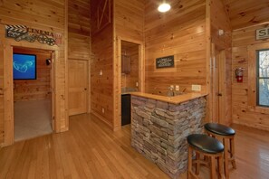 Cabin | 5 bedrooms, iron/ironing board, free WiFi, bed sheets