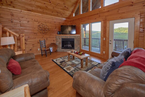 小屋 | 客廳 | 電視、壁爐