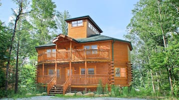 Cabin | Front of property