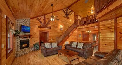 Pool Movie 1 Apartment 6