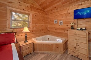 Cabin | Jetted bathtub