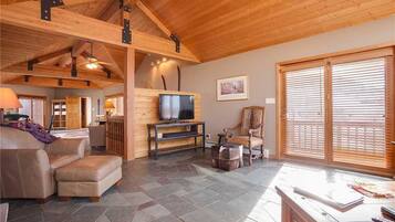 House, Multiple Beds (Ski Trail Lodge II) | 4 bedrooms, iron/ironing board, bed sheets