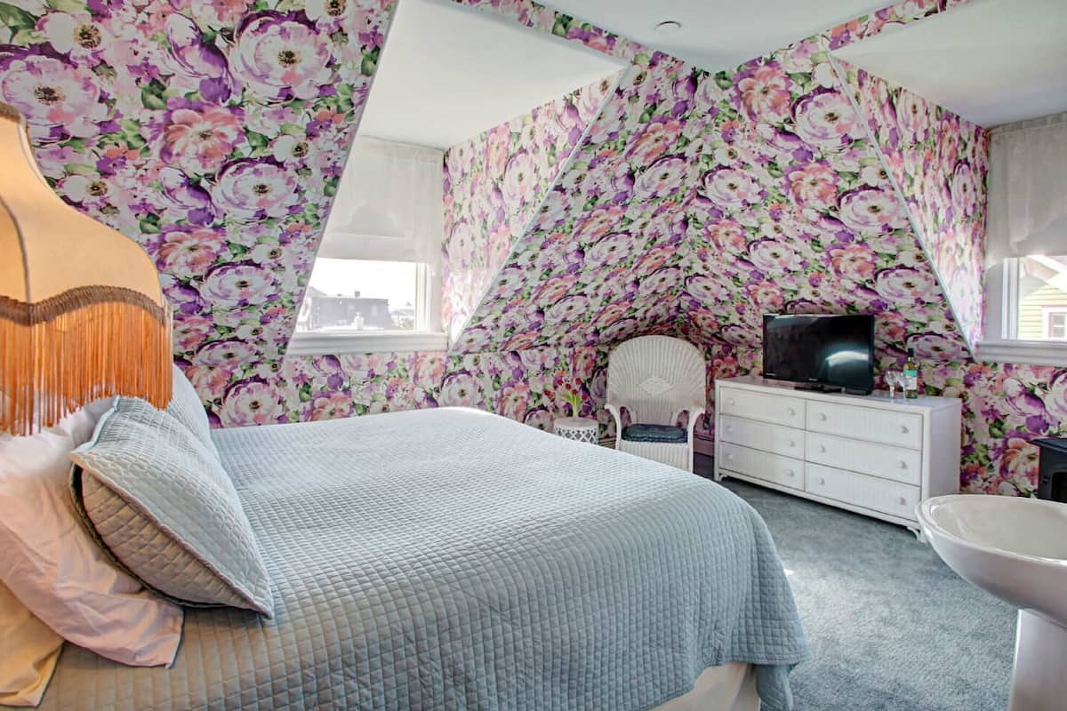Deluxe Room, 1 King Bed, Non Smoking