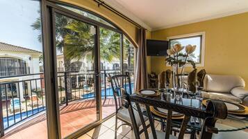 Departamento Estándar 2 habitaciones | Ruang keluarga | TV layar datar