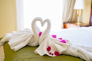 In-room safe, soundproofing, iron/ironing board, free WiFi