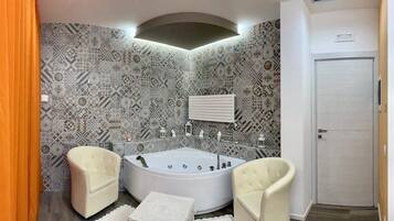 Superior Studio Suite | Private spa tub