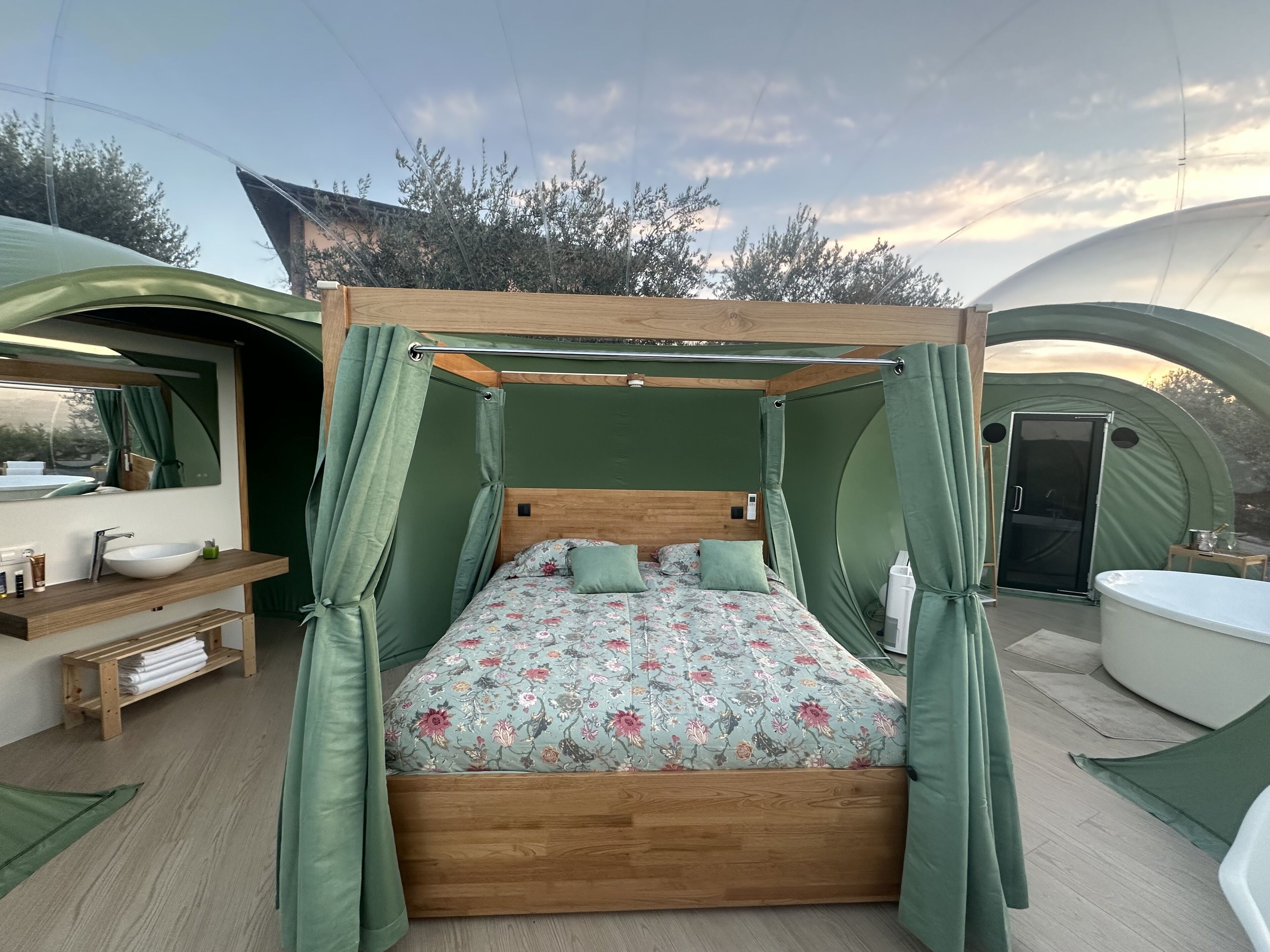 ラグジュアリー スタジオスイート | デスク、防音設備、WiFi (無料)