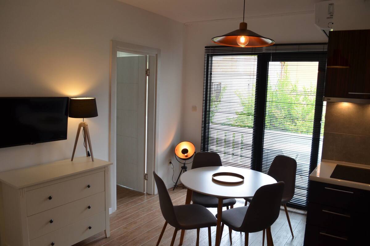 Superior-Apartment, 1 Schlafzimmer, Balkon | Schreibtisch, kostenloses WLAN, Bettwäsche