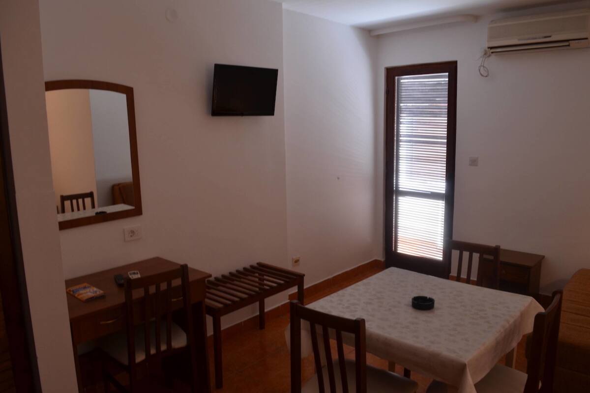 Comfort-Studio, Balkon, Gartenblick | Schreibtisch, kostenloses WLAN, Bettwäsche