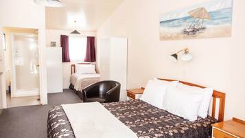 Standard Studio | Desk, laptop workspace, iron/ironing board, cots/infant beds