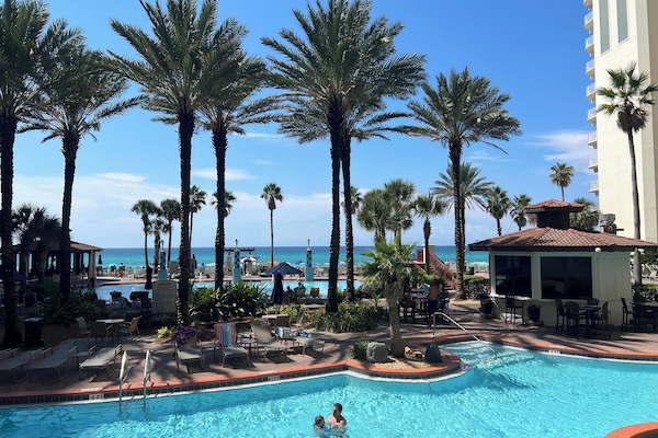 Piscine couverte, piscine extérieure