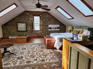 2 bedrooms, desk, iron/ironing board, free WiFi
