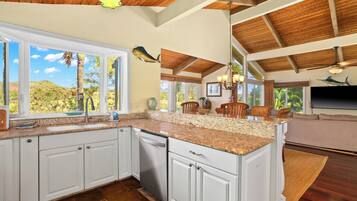 冰箱、微波炉、烤箱、炉灶