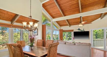 3 bedrooms with baths, air conditioning and heated pool near Grand Hyatt.