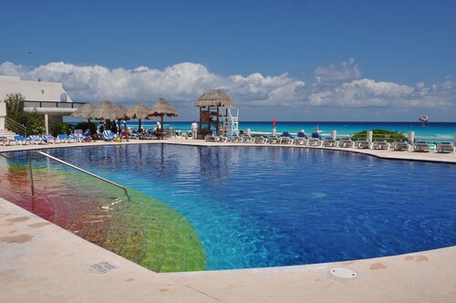 Waterfront 3 Bedroom Condo With 24 Hour Security