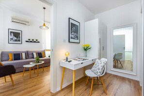 Smart TV, video games, music library, video library - Apartment Terra I - Center Rijeka  ⭐⭐⭐ (Rijeka)