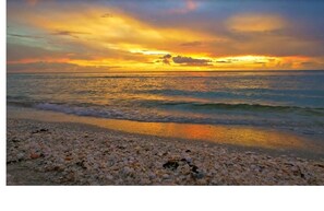 On the beach, sun-loungers, beach towels - Stunning Modern beach front unit - completely renovated!  Includes golf cart! (Captiva)