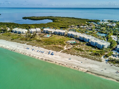 Atemberaubende moderne Strandeinheit - komplett renoviert!  Golfwagen inklusive!