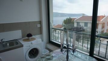 Studio, Balcony, Sea View | Desk, free WiFi, bed sheets