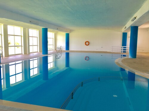 Holiday in São Martinho do Porto - 2 bedroom Apartment, sleeps 4 with large pool