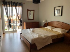 2 quartos, ferros/tábuas de passar roupa, Wi-Fi de cortesia