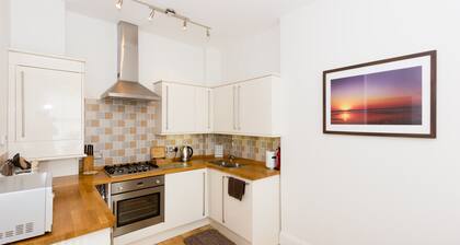 Luxuriöse moderne Wohnung im Erdgeschoss mit einem Schlafzimmer, Ventnor, Isle of Wight