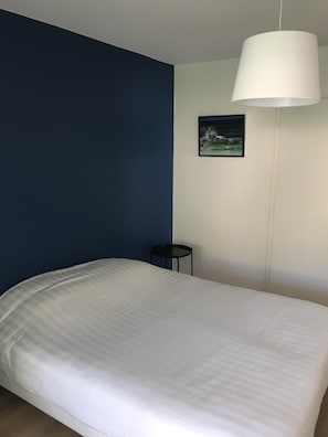 4 bedrooms, iron/ironing board, travel cot, free WiFi