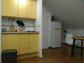 Fridge, microwave, oven, stovetop - Welcome Cactus House Lisboa (Lisboa)
