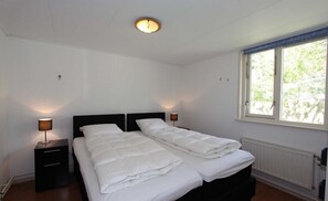 3 chambres, fer et planche à repasser, accès Internet, draps fournis