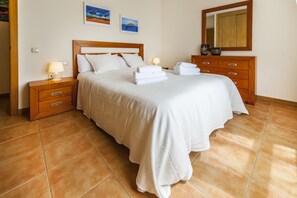 3 bedrooms, in-room safe, iron/ironing board, travel cot - Oliastur1 Sunset Beach El Cotillo (El Cotillo)