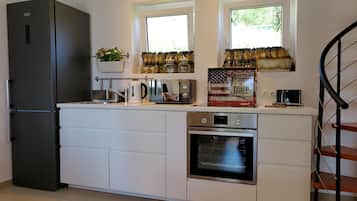 Geladeira, micro-ondas, fogão, cooktop