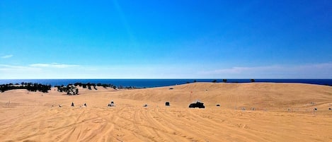Una spiaggia nelle vicinanze