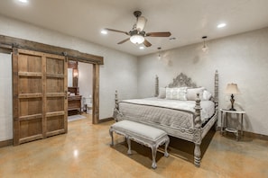 4 bedrooms, iron/ironing board, free WiFi, bed sheets - Rustic Elegance (Doss, Fredericksburg)