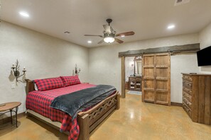 4 bedrooms, iron/ironing board, free WiFi, bed sheets