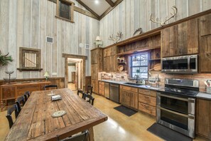 Fridge, microwave, oven, stovetop - Rustic Elegance (Doss, Fredericksburg)