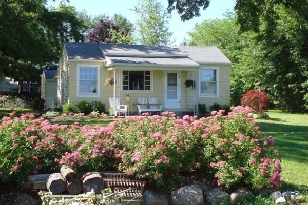 View of 'Little House on the Lake' from the water