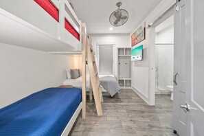 9 bedrooms, iron/ironing board, free WiFi, bed sheets - "Hammerhead" Great Family Vacation! Beachfront + Private Pool (Panama City Beach)