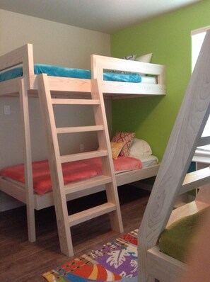 4 chambres, fer et planche à repasser, Wi-Fi, draps fournis