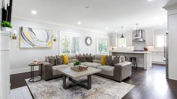 Una Smart TV, una chimenea