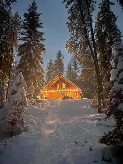 True Montana Log Cabin on 4 acres