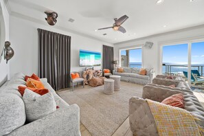 Una televisión, un futbolín