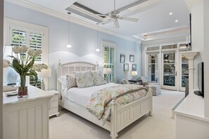 5 bedrooms, iron/ironing board, WiFi, bed sheets
