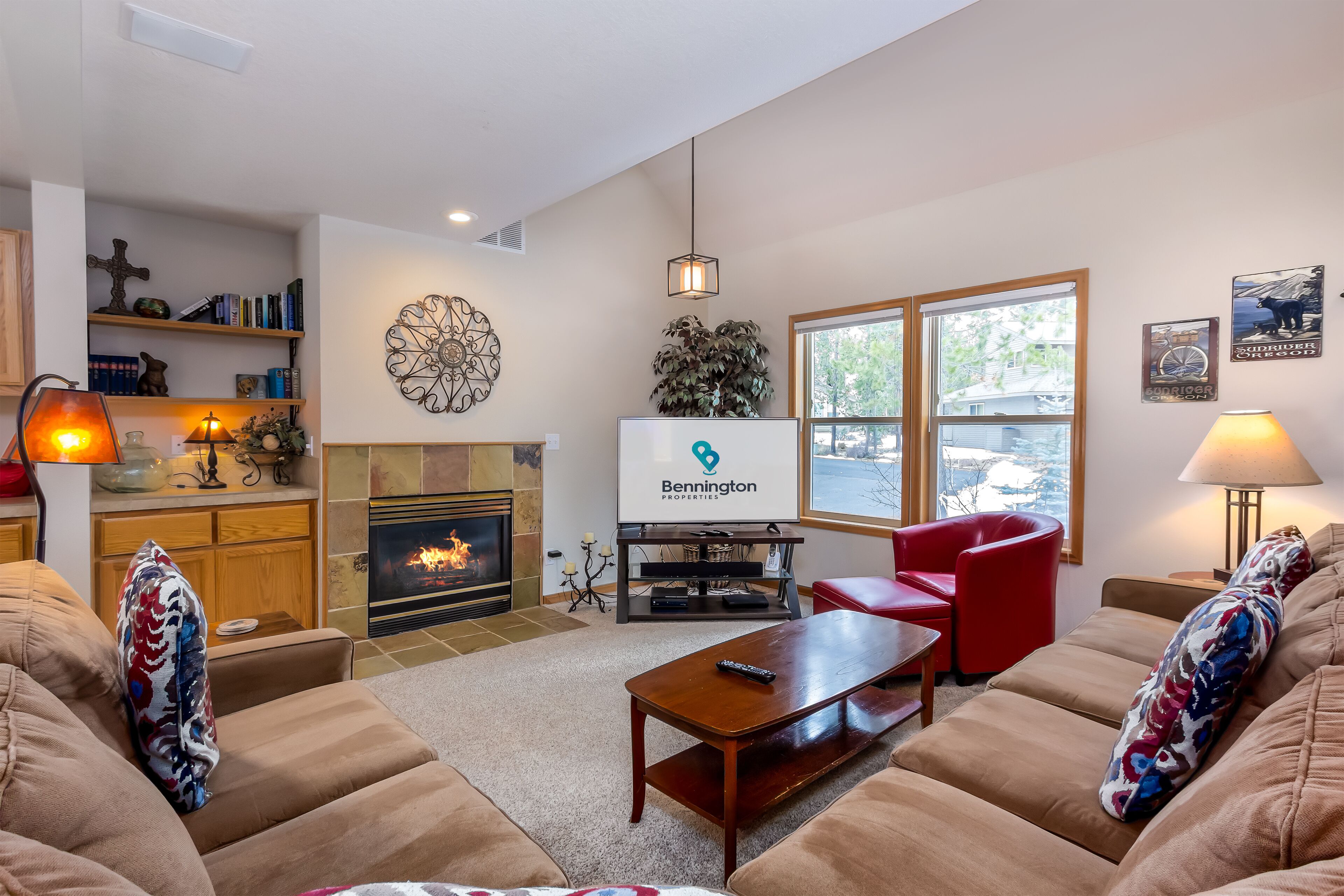4 Bed, 3 Bath, Near Ft Rock Park, Gas Fireplace, Hot Tub -  CAMA23