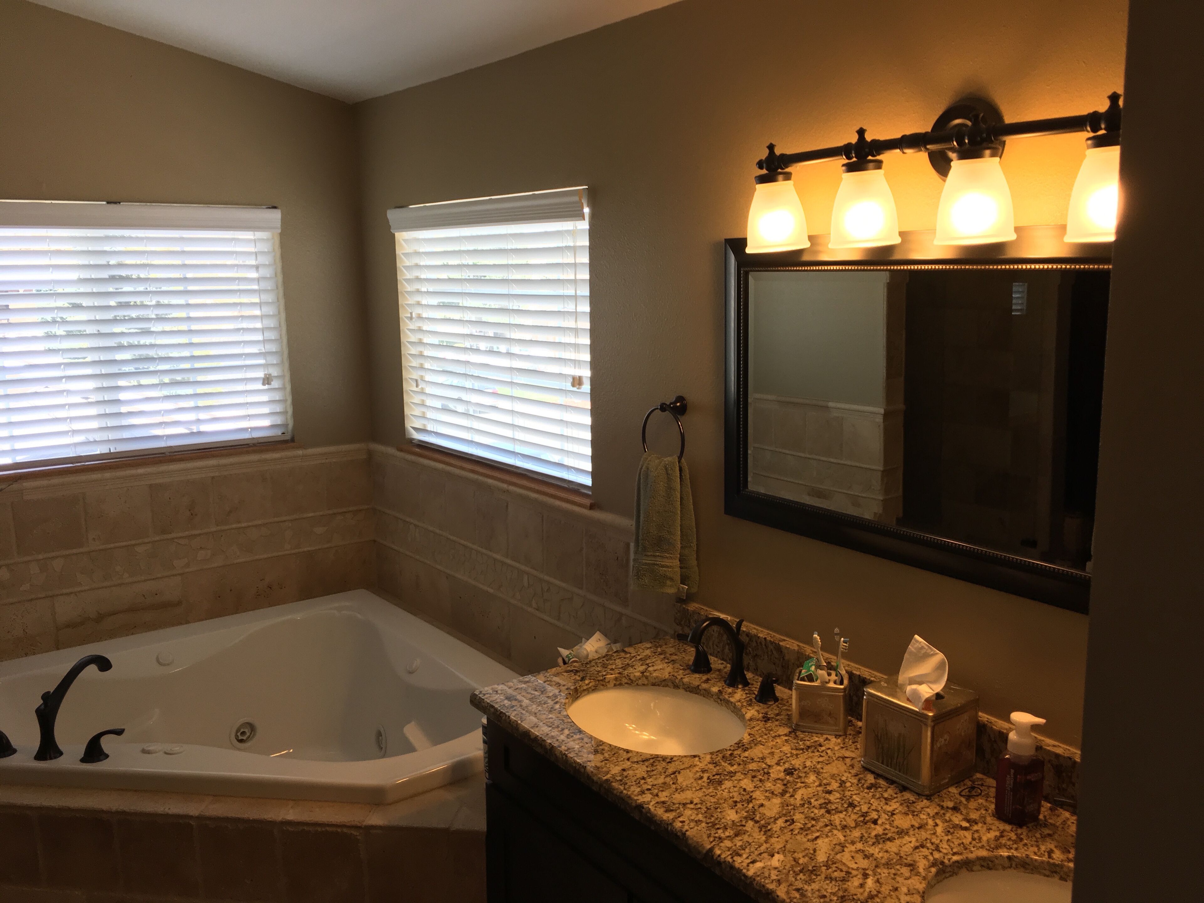 Master Suite/Jacuzzi Tub
