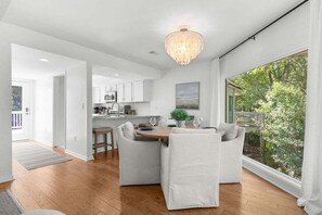 Dining - Coastal luxury at 774 Spinnaker-charming 2-BR villa in Seabrook Island, steps from beach and golf. (Seabrook Island)