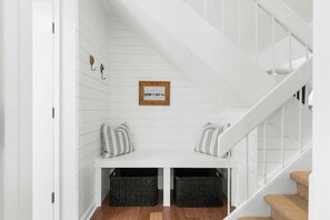 Interior - Coastal luxury at 774 Spinnaker-charming 2-BR villa in Seabrook Island, steps from beach and golf. (Seabrook Island)