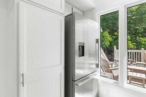 Interior - Coastal luxury at 774 Spinnaker-charming 2-BR villa in Seabrook Island, steps from beach and golf. (Seabrook Island)