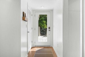 Interior - Coastal luxury at 774 Spinnaker-charming 2-BR villa in Seabrook Island, steps from beach and golf. (Seabrook Island)