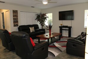 Een smart-tv en videogames