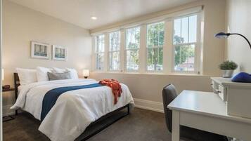 1 bedroom, desk, iron/ironing board, internet